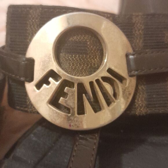 RARE🔥AUTHENTIC VINTAGE FENDI ZUCCA SANDALS WITH GOLDTONE LOGO CHARM SIZE 37 1/2 - Picture 5 of 7